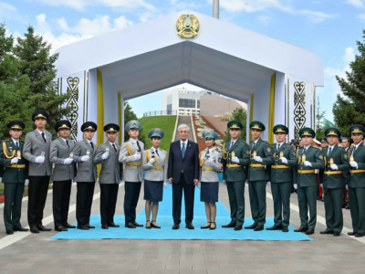 Президент әскери оқу орындарының үздік түлектеріне алғаш рет «аға лейтенант» шенін тапсырды