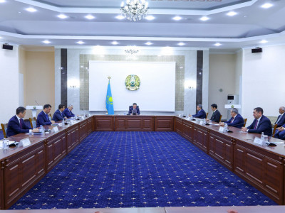 Олжас Бектенов көктемгі егіс жұмыстарын аяқтау және АӨК-ті дамыту мәселелері жөнінде кеңес өткізді