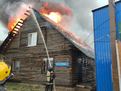 Көкшетауда найзағай түсіп, жеке тұрғын үй өртенді