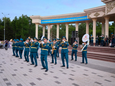 Ұлттық ұлан оркестрі полиция қызметкерлерін кәсіби мерекесімен құттықтады