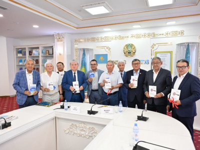Ғабит Мүсірептің қос кітабы жарық көрді