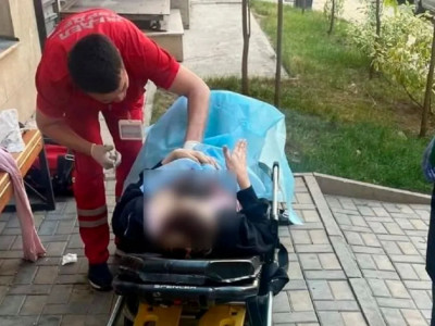 Алматыда толғағы қысқан әйел тұрғын үй кешенінің ауласында босанып қалды