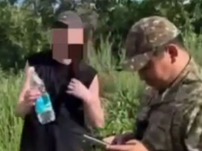 Астанада масаң күйдегі екі ер адам Есіл өзенін жүзіп өтпек болды