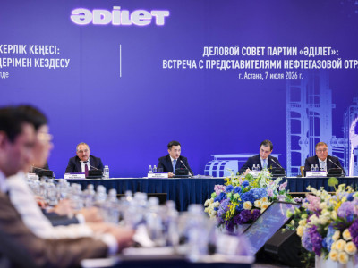 «Әділет» партиясының алаңында мұнай-газ саласының өзекті мәселелері талқыланды