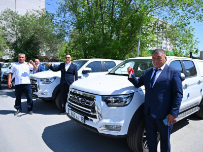 Абай облысының ветеринарларына алғаш рет 50-ден астам жаңа автокөлік берілді