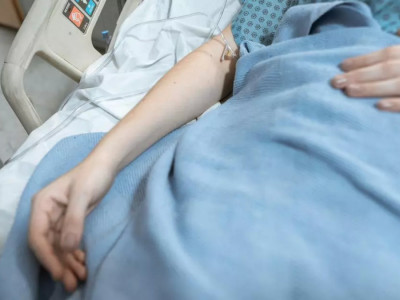 Алматыдағы Баум тоғайында үстіне ағаш құлаған 19 жастағы қыз қайтыс болды