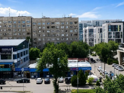 Алматыда 70 жастағы әйел бесінші қабаттан құлап, көз жұмды