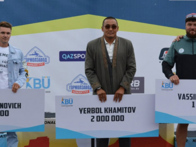 Паралимпиада чемпионы Ербол Хамитов пен оның бапкеріне сыйақы берілді