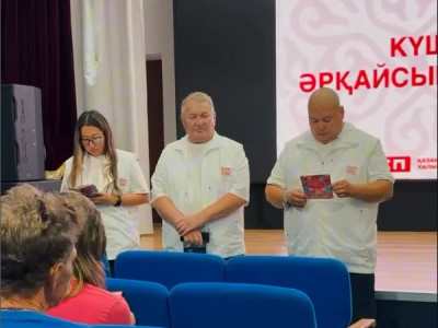 Қазақстан Халық партиясы Ақмола облысындағы сауықтыру лагері ұжымымен кездесті