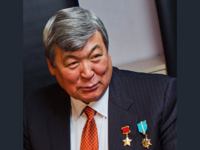«Бір баладан Тоқтардай болғым келеді дегенді естіген емеспін»: Танымал әнші ғарышкерге қатысты ойын ортаға салды