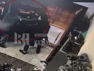 Ақтөбеде мешіт қызметкері 15 жастағы баланы ұрып тастаған (ВИДЕО)