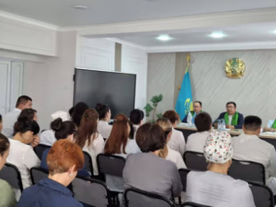 «Байтақ» партиясының үміткері ақтаулық дәрігерлермен жүздесті
