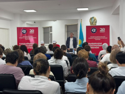 ЖСДП өкілдері Астана дәрігерлерімен кездесіп, медицина қызметкерлерін қорғау жөніндегі реформалар пакетін ұсынды