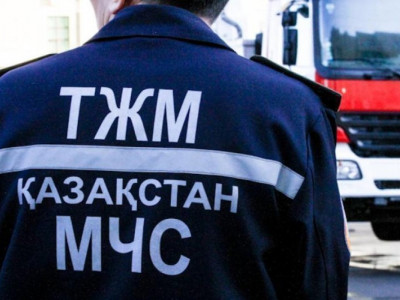 Жаңаарқада көпқабатты үй өртеніп, үш адам эвакуацияланды
