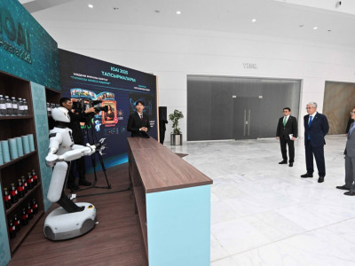 Мемлекет басшысы автономды роботтың мүмкіндіктерімен танысты