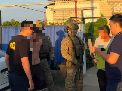 Ақтөбеде 2 миллион теңге бопсалады деген күдікпен үш жігіт ұсталды