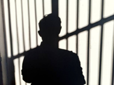 Көкшетауда әйелін ұрып қамауға алынған азамат изолятордың мүлкін бүлдірген