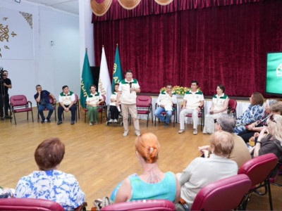 «Ауыл» партиясының өкілдері ШҚО-да инклюзивті қауымдастық мүшелерімен кездесті