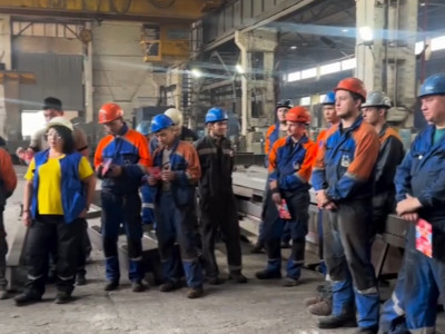 Қазақстан Халық партиясы Теміртауда кітапхана және кәсіпорын қызметкерлерімен пікір алмасты