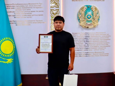 ШҚО-да такси жүргізушісі зейнеткерді телефон алаяғының арбауынан сақтап қалды