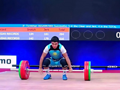 Қазақстандық ауыр атлет Азия чемпионатында күміс жүлде жеңіп алды
