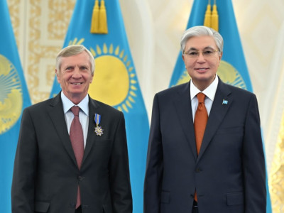 Президент мемлекет қайраткері Александр Судьинге екінші дәрежелі «Барыс» орденін табыстады