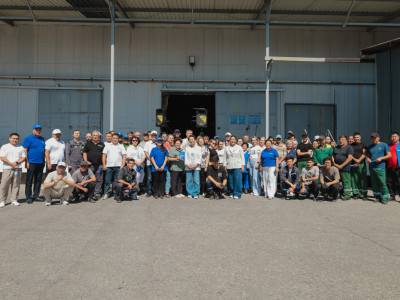 «Ақ жол» партиясының кандидаттары Павлодардағы кәсіпорын жұмысшыларымен кездесті