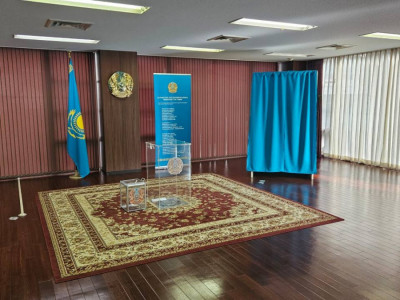 Қазақстанда 10 мыңнан астам сайлау учаскесі жұмысын бастады