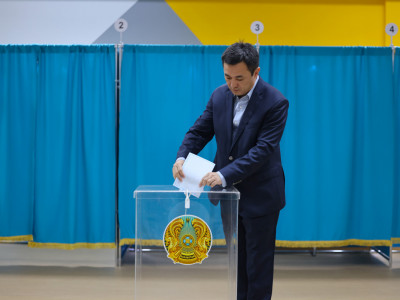 Құрылтай-2026: «Әділет» партиясының төрағасы Айбек Дәдебай дауыс берді