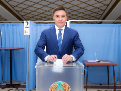 Құрылтай – 2026: Шымкент әкімі Ғабит Сыздықбеков сайлауда дауыс берді