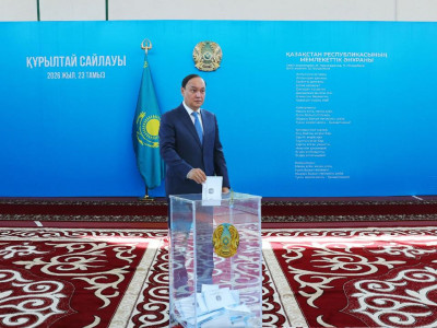 Құрылтай – 2026: Жамбыл облысының әкімі Ербол Қарашөкеев дауыс берді