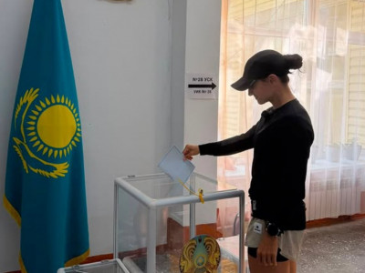 Сәтпаевтан Жезқазғанға дейін жүгіріп келген марафоншы сайлауда дауыс берді