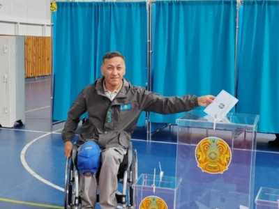 Астананың пара және сурдоспортшылары дауыс беруге белсенді қатысты