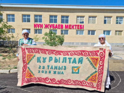 Маңғыстауда қолөнер шебері сайлау күні мектеп мұражайына ұлттық бұйым тарту етті