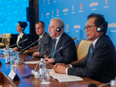 «Қазақстан демократияның қалай жұмыс істейтінін әлемге көрсетіп отыр»: Шетелдік дипломаттар Құрылтай сайлауына баға берді