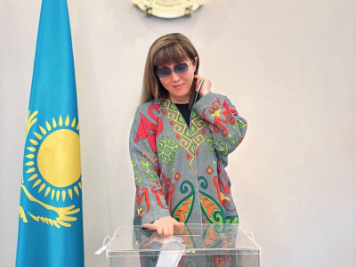 «Tarbiya» брендінің негізін қалаған танымал дизайнер Ханойда дауыс берді