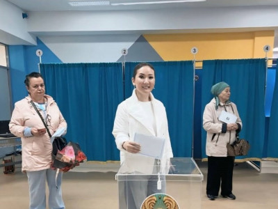 Әнші Фарида Жолдасова Құрылтай сайлауында дауыс берді