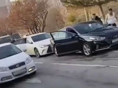 Шымкентте жол апатынан кейін адам ұрлап кеткен күдіктілердің соты басталды