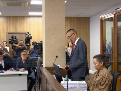 «6 айдан кейін куәгерден күдіктіге айналған»: Айыпталушы Жұбаниязованың адвокаты сотта оның құқығы шектелгенін айтты