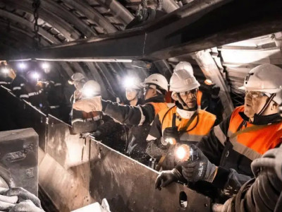 Құрылтай депутаттары кеншілерді кәсіби мерекесімен құттықтады (ВИДЕО)