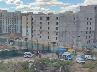 Астанада құрылыс краны құлап, бір адам қаза тапты