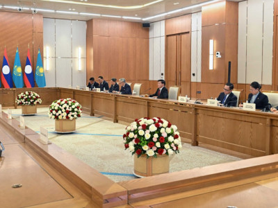 Қасым-Жомарт Тоқаев пен Тхонглун Сисулит кеңейтілген құрамда келіссөз жүргізді