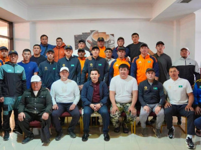 Министр көкпардан Қазақстан құрамасының ойыншыларымен кездесті