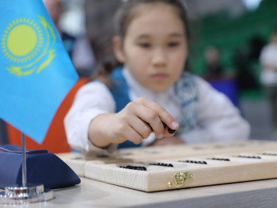 Алматыда Дүниежүзілік тоғызқұмалақ күніне арналған жарыс өтті