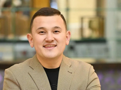 "Өзінікін тықпалап, басқаны жамандау – үлкен қателік": Елдос "Колобок" киногерлерге ренішін жеткізді