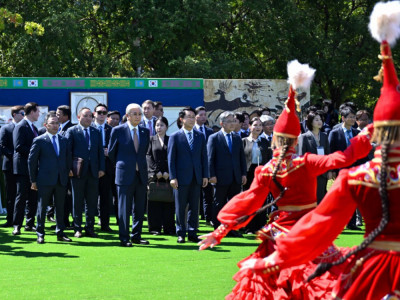 Қасым-Жомарт Тоқаев пен Корея Ұлттық Ассамблеясының Спикері қазақ этноауылына барды