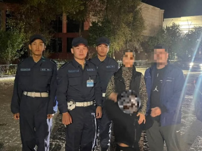 Жаңаөзенде ұландықтар қараусыз жүрген баланы ата-анасына табыстады