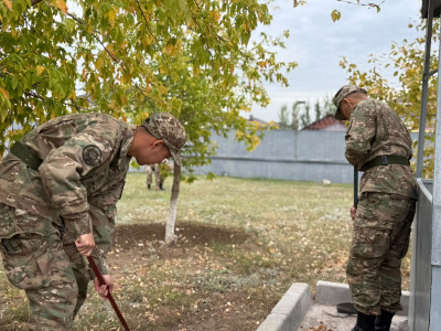 Тазалық – ортақ міндет: 5573 әскери бөлімінің жеке құрамы сенбілікке шықты