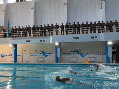 Өскеменде Ұлттық ұланның әскери қызметкерлері арасында жүзуден жарыс өтті