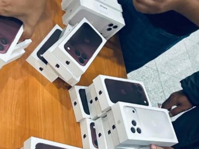 Астана әуежайында жүздеген iPhone 18 смартфонын заңсыз әкелмек болғандар ұсталды